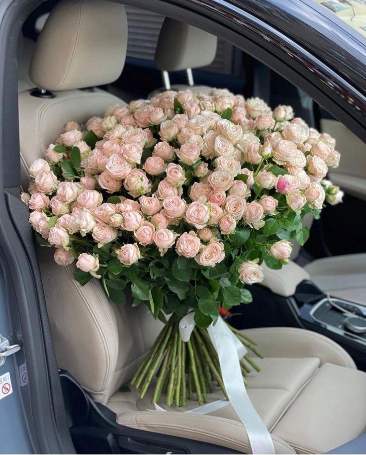 Advanced Trend Platform workshop space where corporate flower arrangements are designed and prepared for business delivery